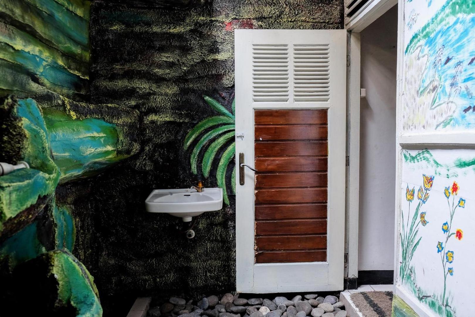 Reddoorz Plus Near Jalan Baru Богор Экстерьер фото
